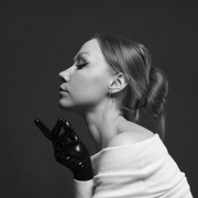 Jungdomina Sasha Báthory | Peitsche - Deutschlands bestes Portal für Dominas BDSM & Fetisch