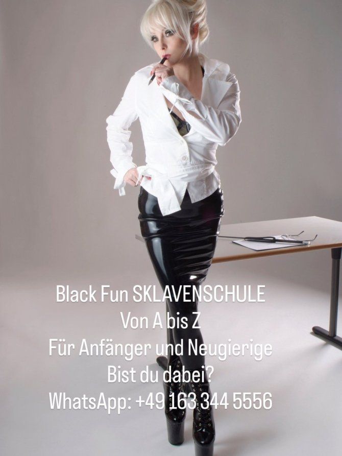 Black Fun Sklavenschule – Meistere Disziplin und Hingabe | Peitsche - Deutschlands bestes Portal für Dominas BDSM & Fetisch