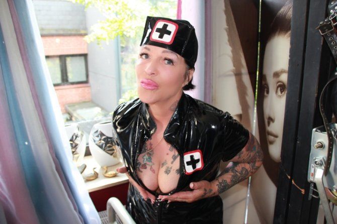 Fachklinikerin Lady Ronja | Peitsche - Deutschlands bestes Portal für Dominas BDSM & Fetisch